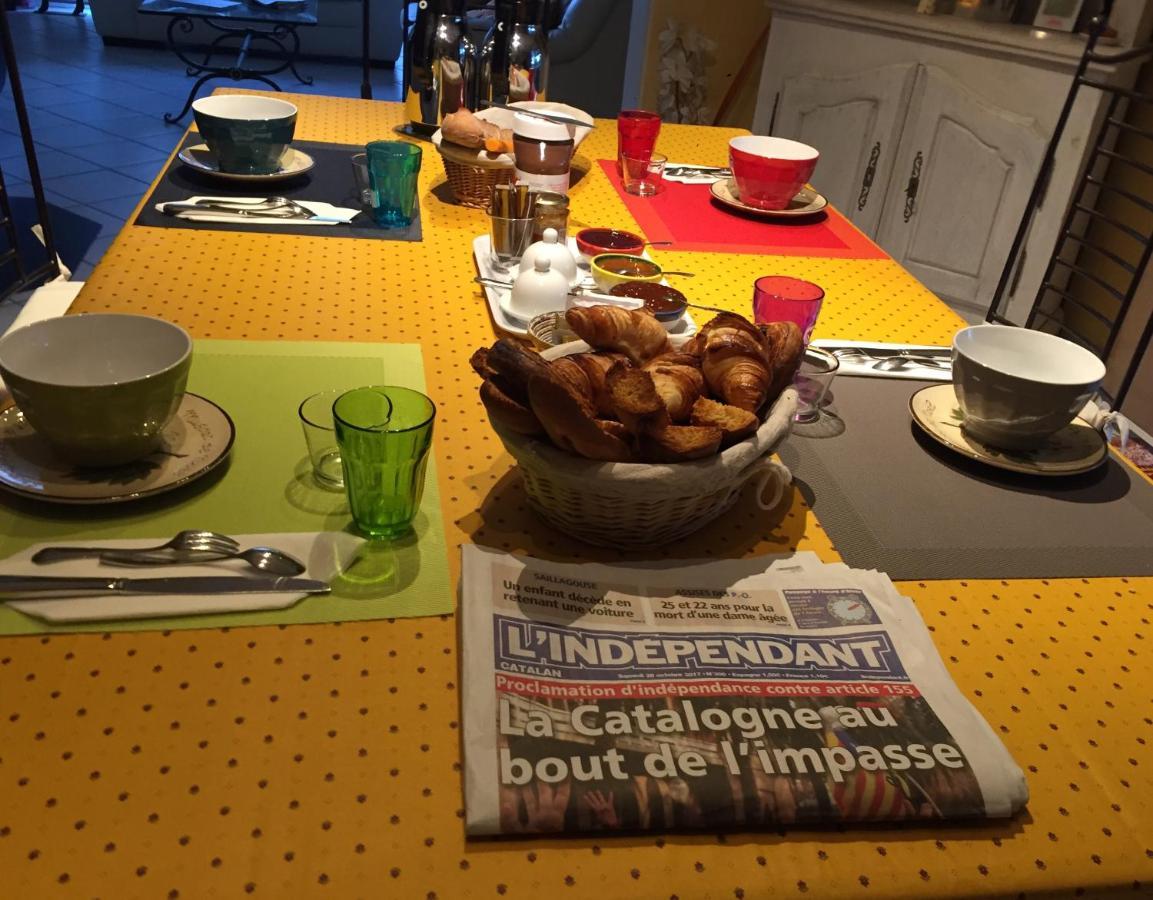 Chambres Table D'Hotes Carpe Diem Villeneuve-la-Riviere Bagian luar foto