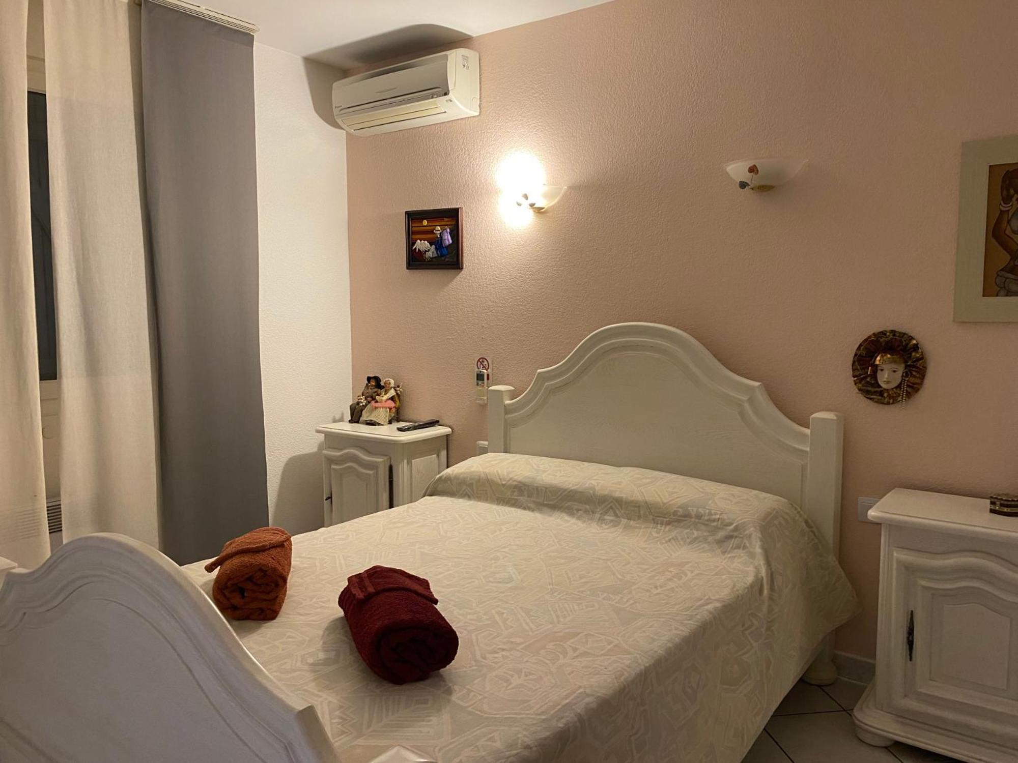 Chambres Table D'Hotes Carpe Diem Villeneuve-la-Riviere Bagian luar foto